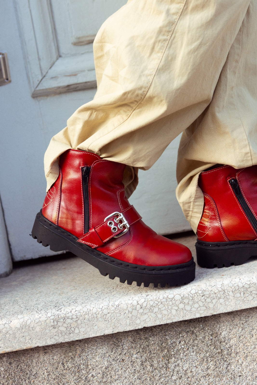 Bota Praga Cherry
